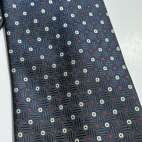 Giorgio Armani Tie Men's Blue Geometric 100% Silk Necktie Handmade In Italy - Picture 2 of 4